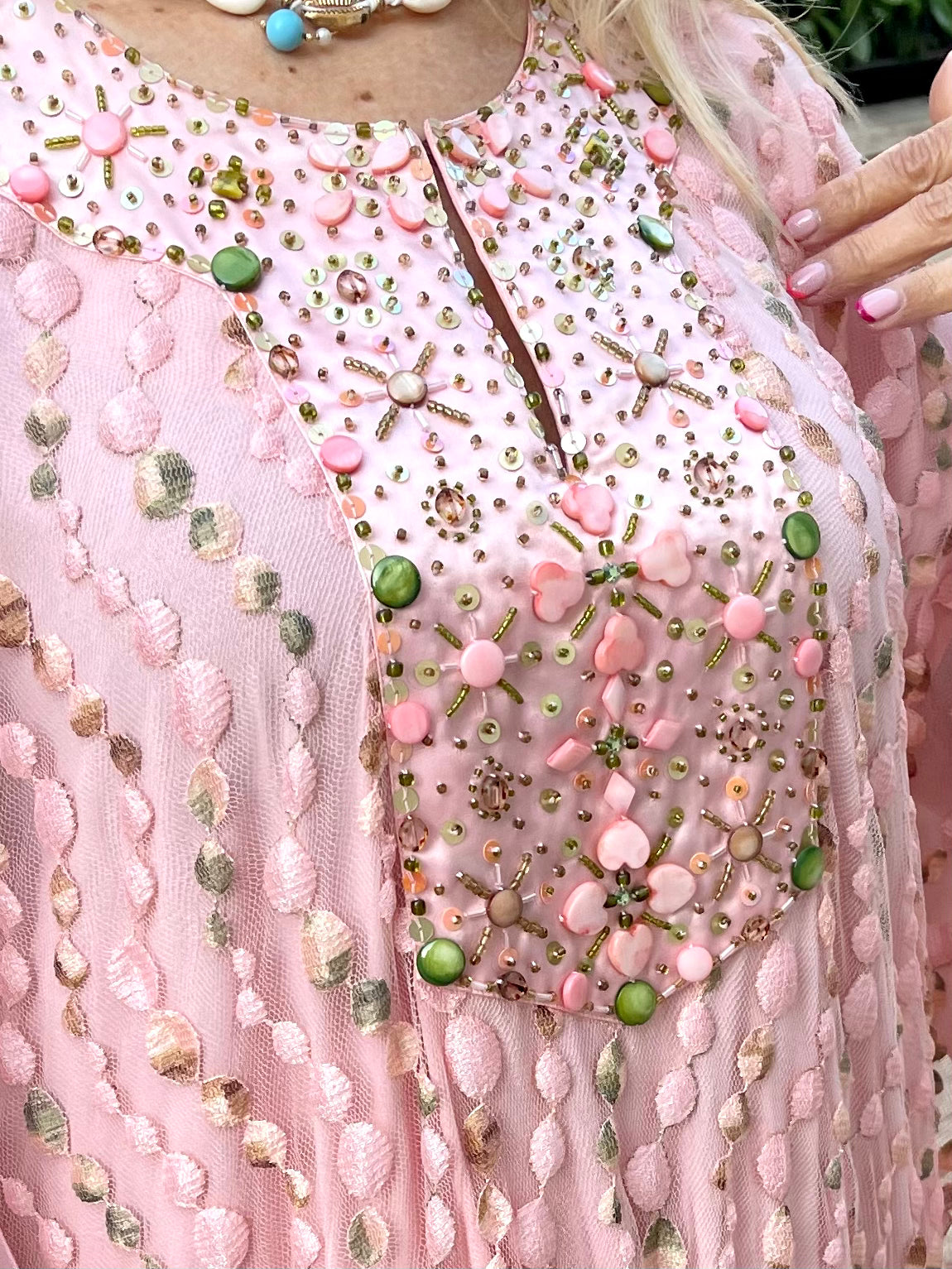 Robe abaya en dentelle de couleur rose clair faite à la main
