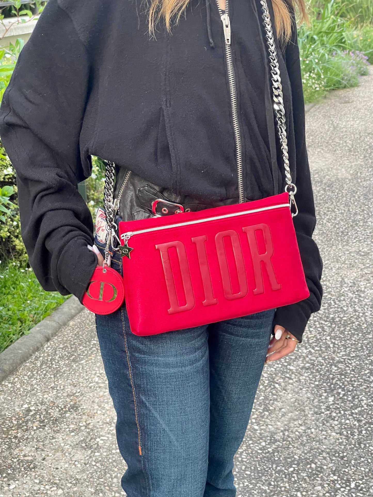 Pochette Dior en velours rouge upcyclé