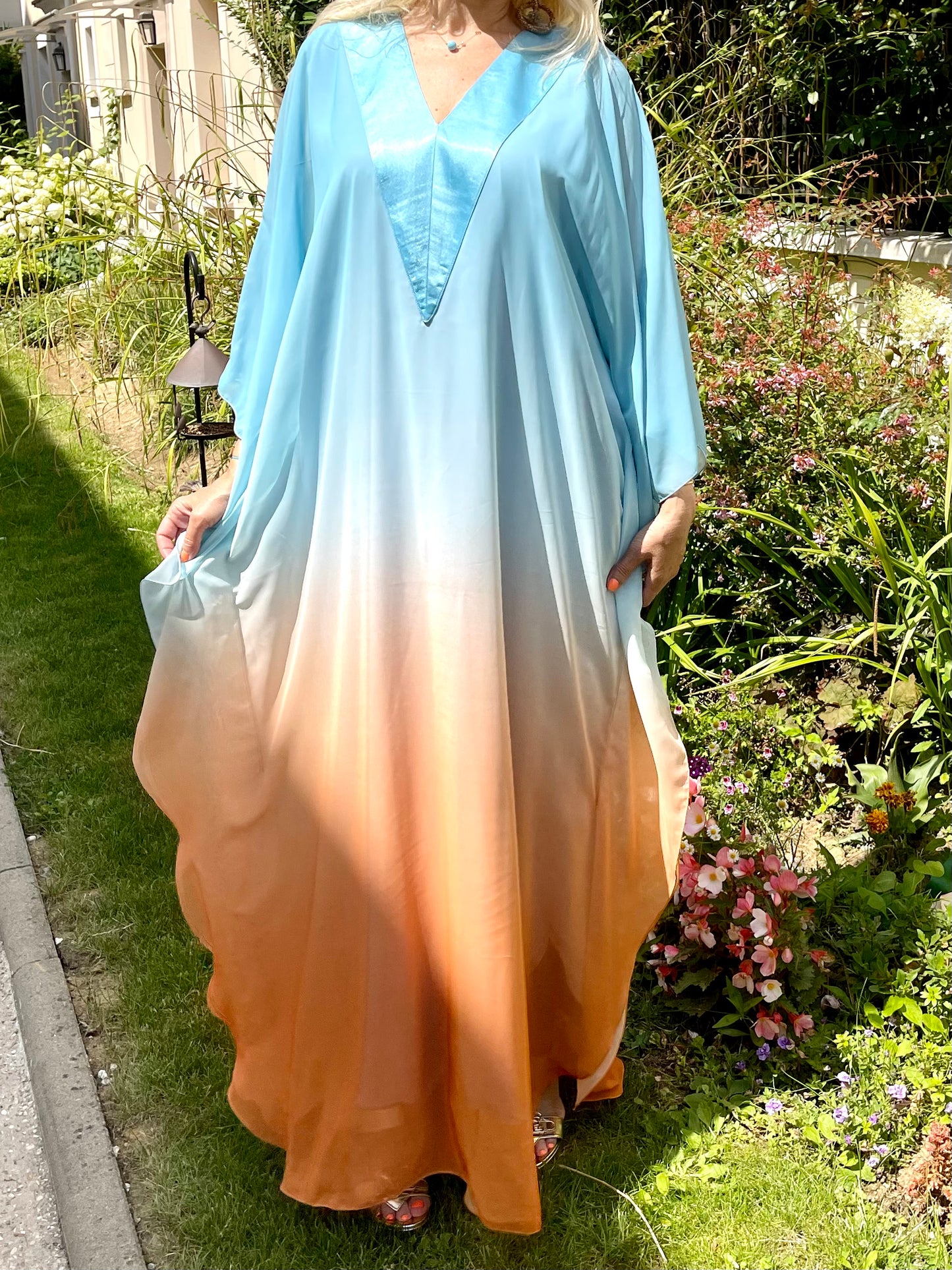 Vestido Abaya hecho a mano de gasa azul y naranja