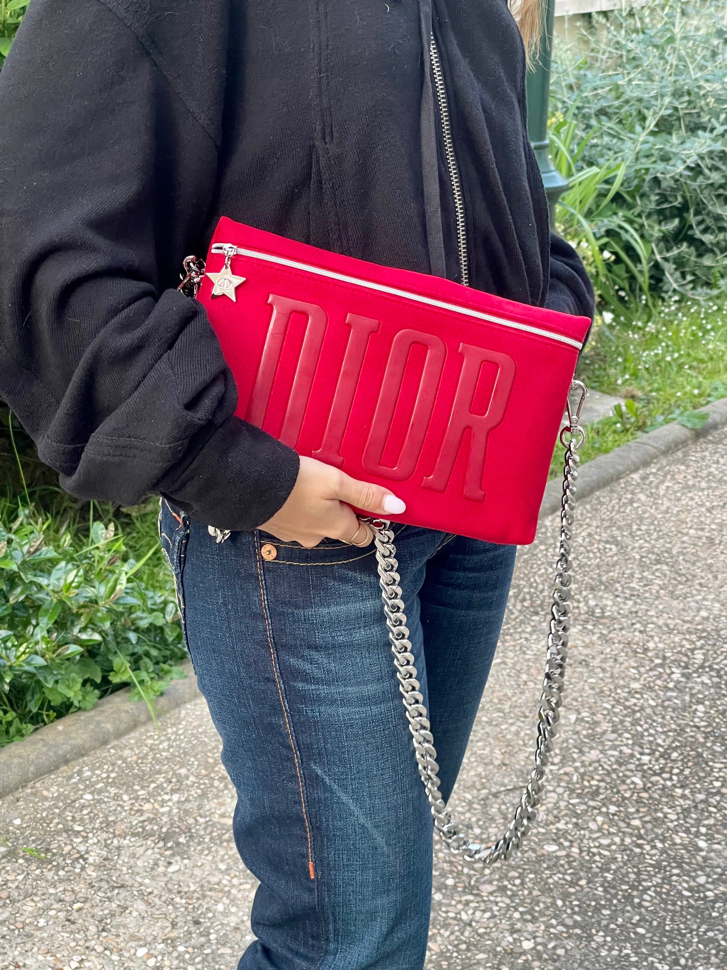 Pochette Dior en velours rouge upcyclé