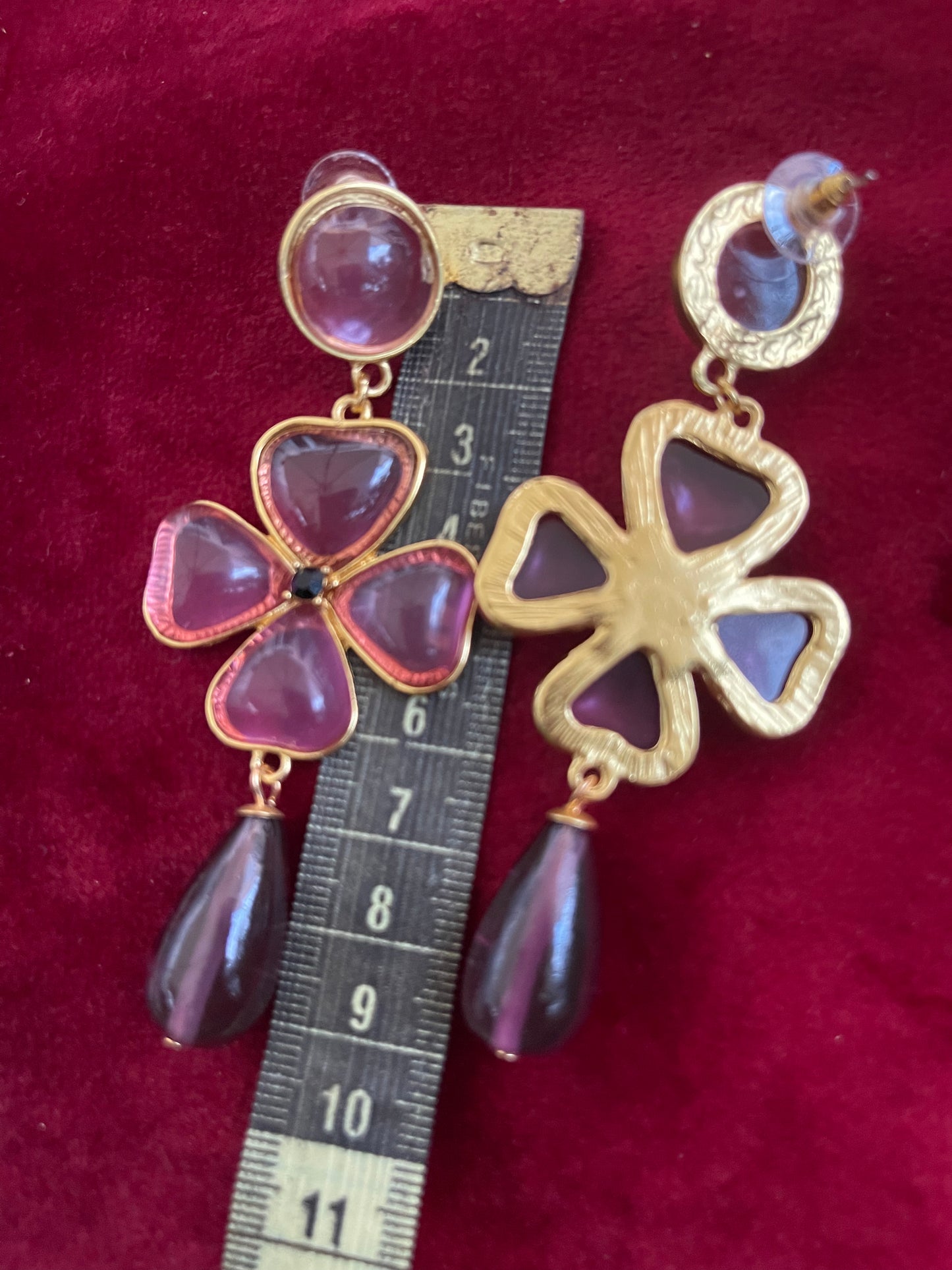 Boucles d'Oreilles Fleur en Résine Violette