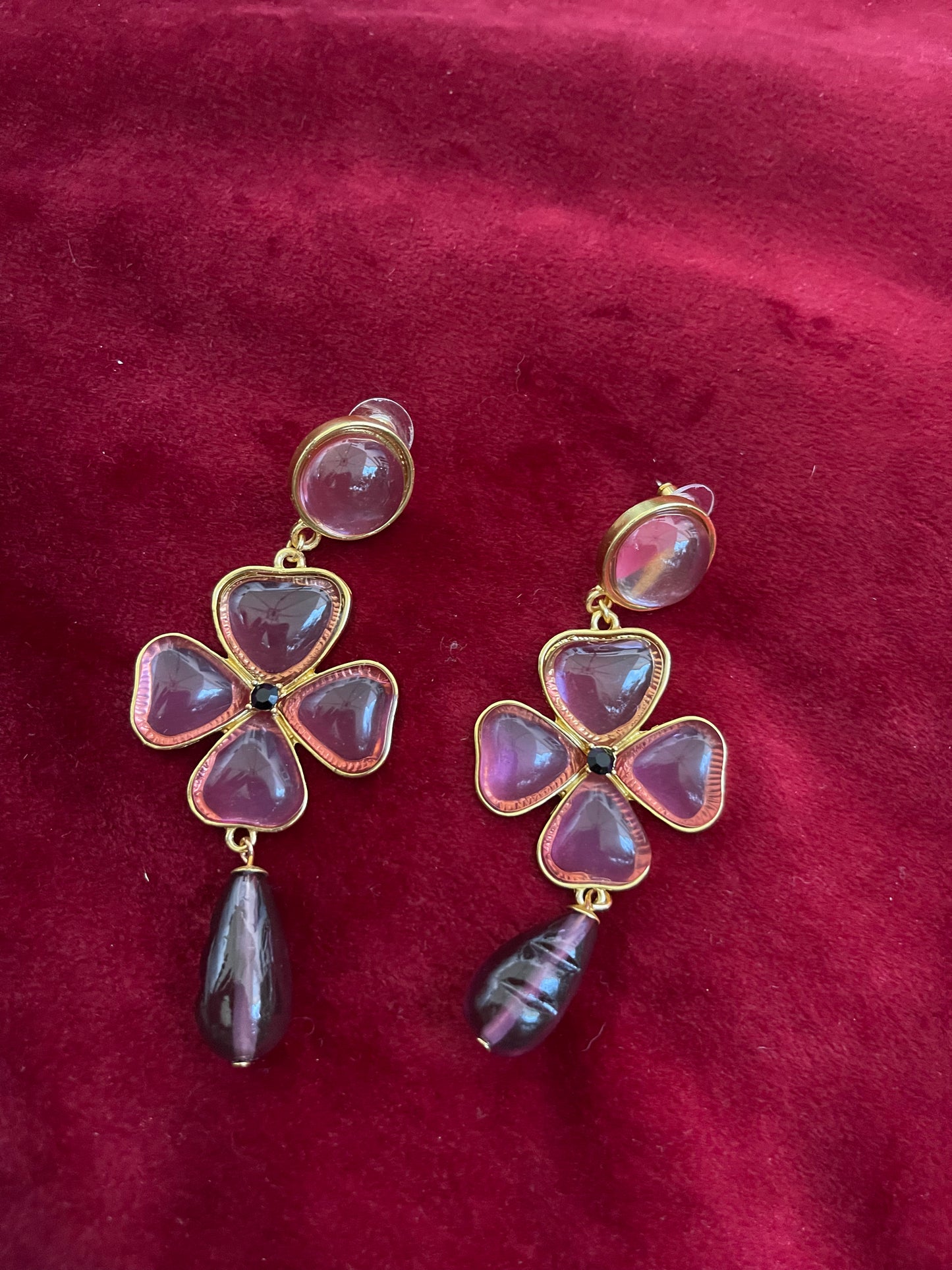 Boucles d'Oreilles Fleur en Résine Violette