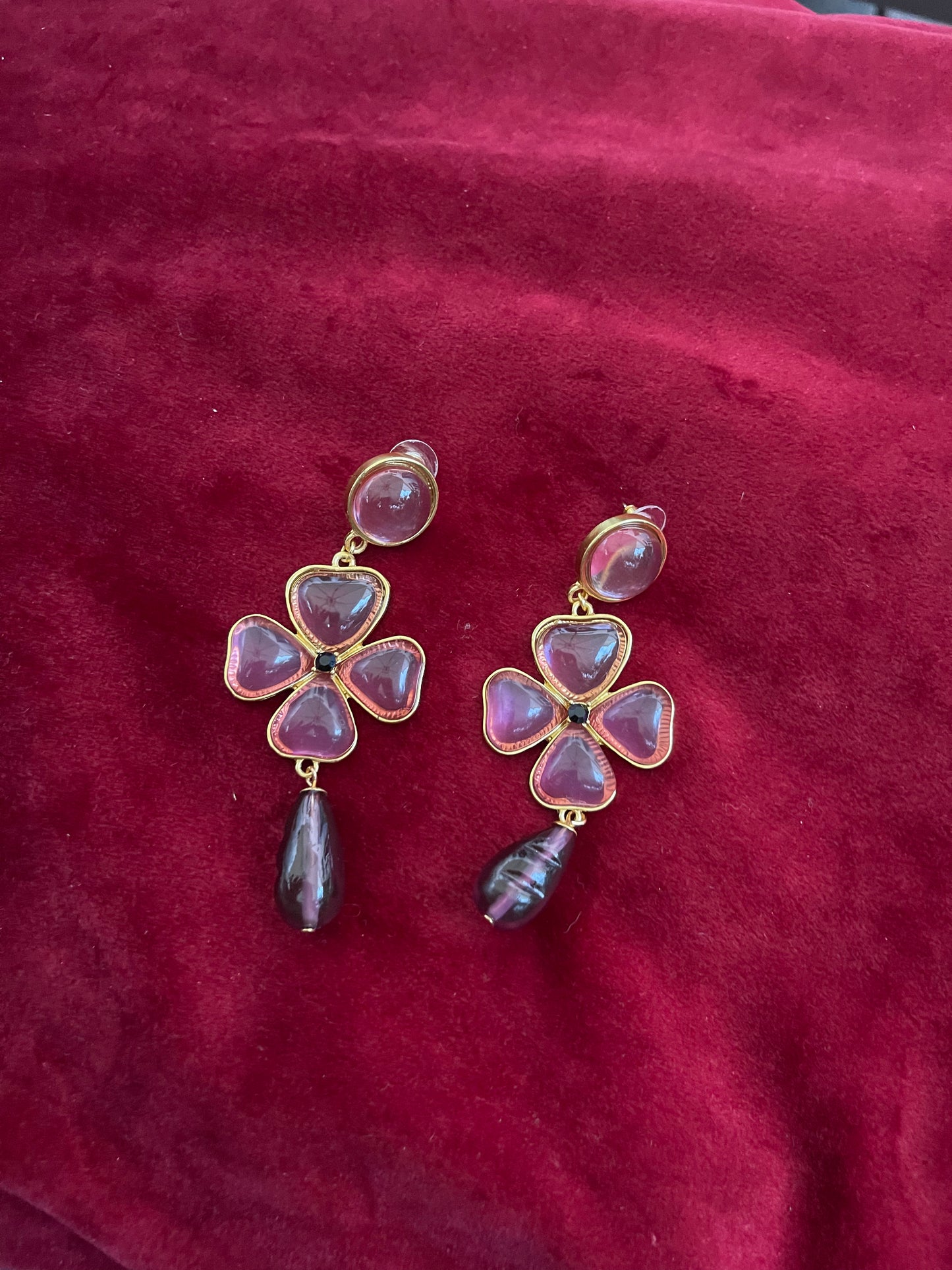 Boucles d'Oreilles Fleur en Résine Violette