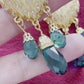 Boucles d'oreilles pendantes coeur vert strass or mat style vintage