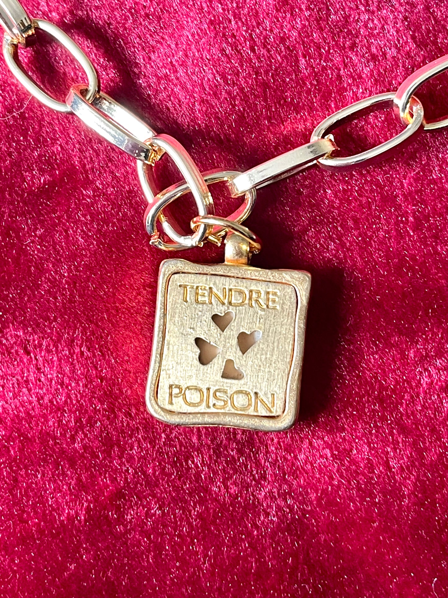 Pendentif Tendre Poison