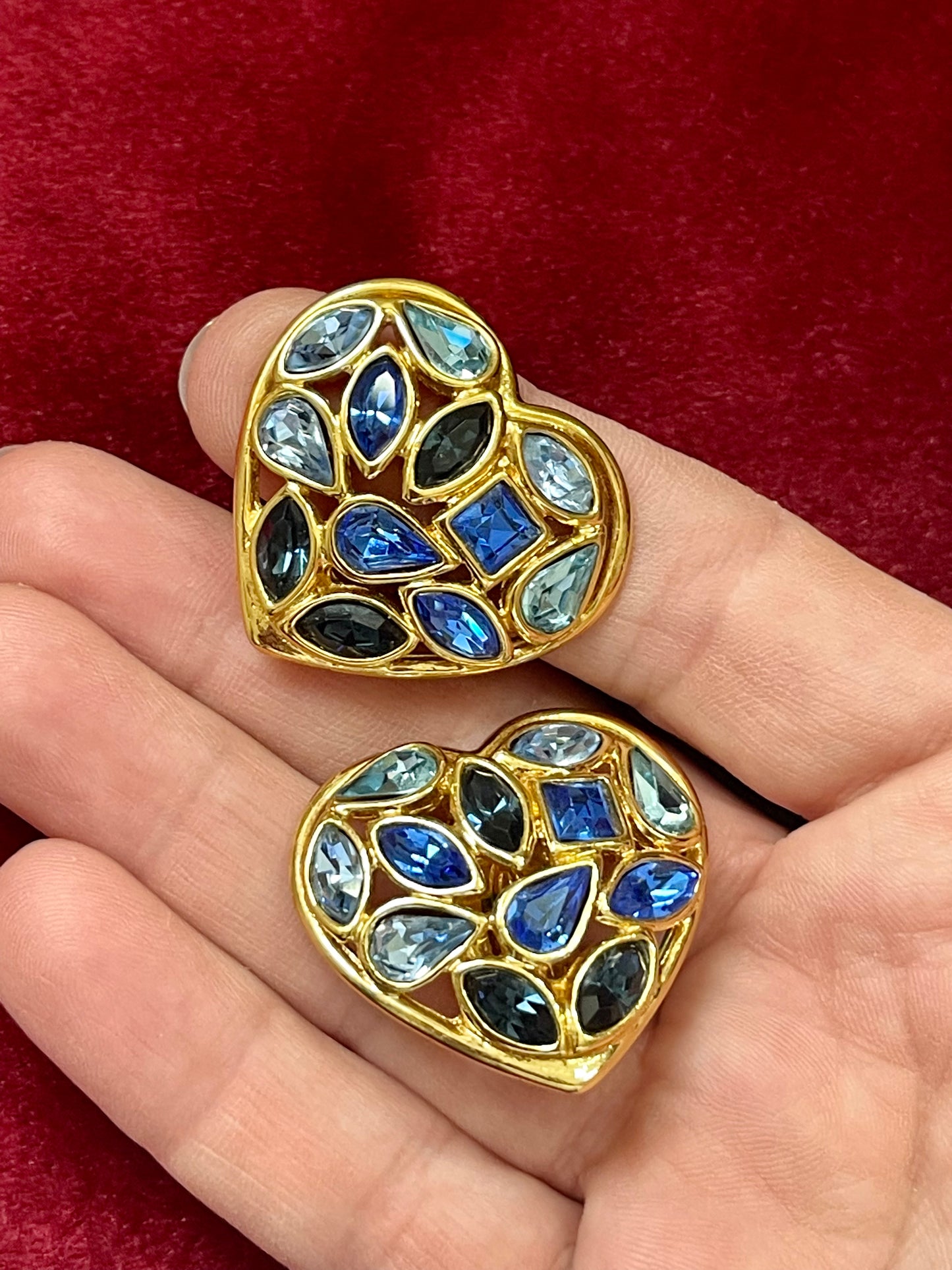 Pendientes vintage auténticos con cristales de corazón azul de Saint Laurent