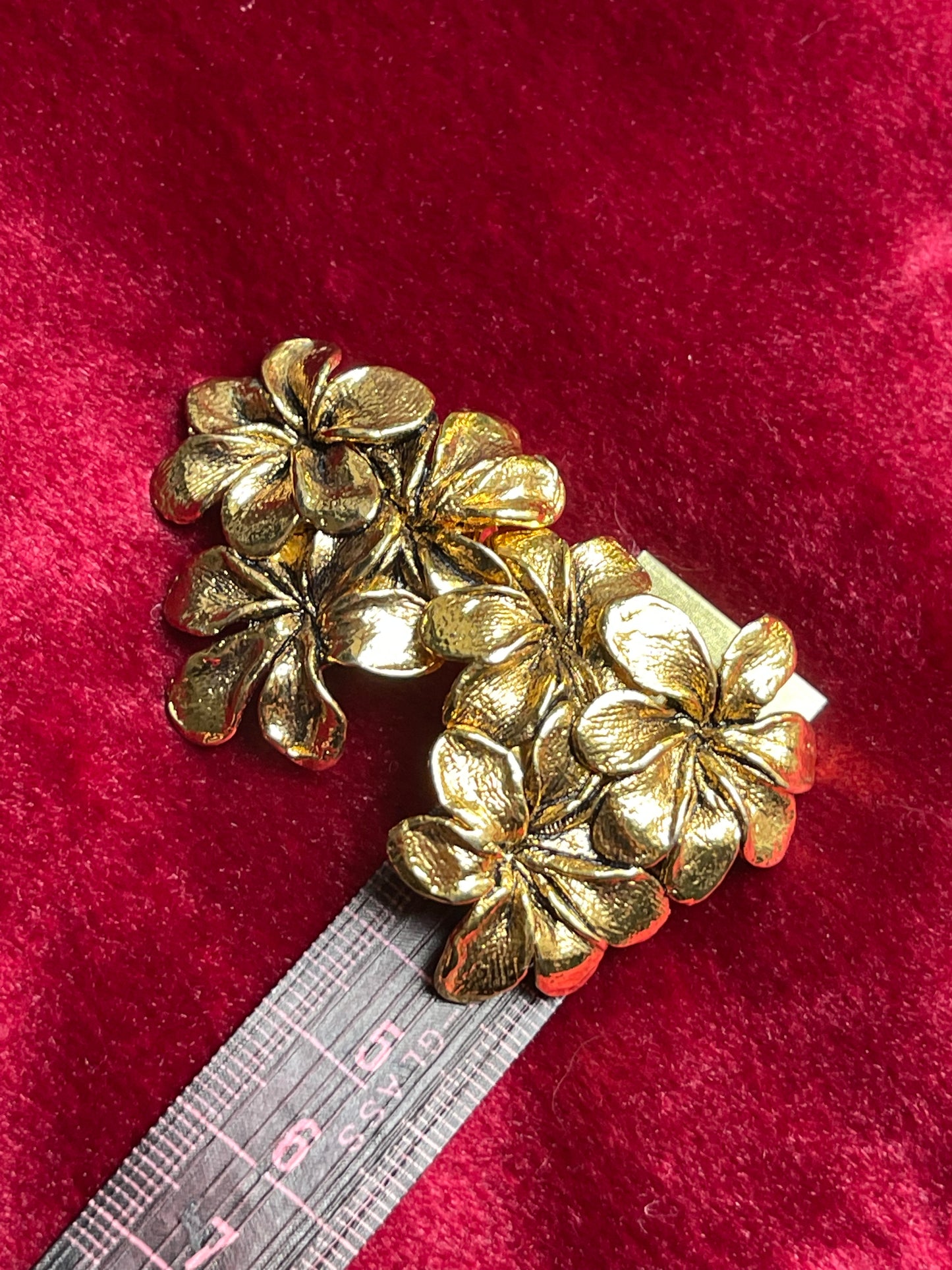 Boucles d’oreilles fleur en or foncé vintage années 80