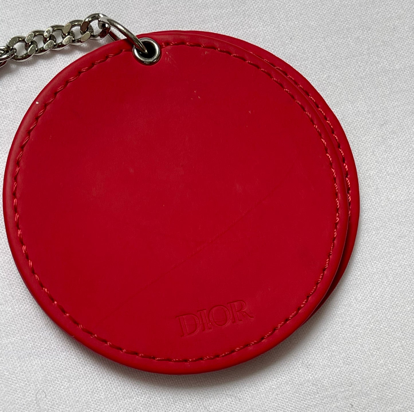 Pochette Dior en velours rouge upcyclé