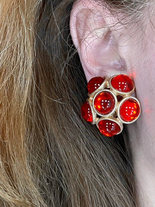 Boucles d’oreilles bouton rouge inspirées d’Yves Saint Laurent