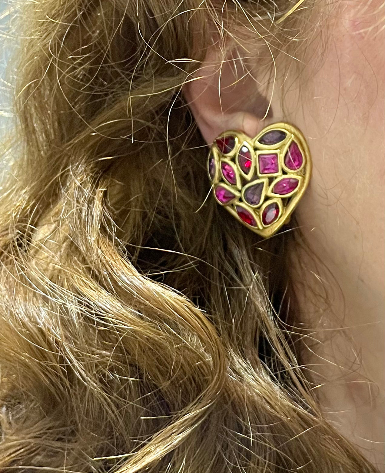 Boucles d'oreilles cœur en cristal coloré Saint Laurent