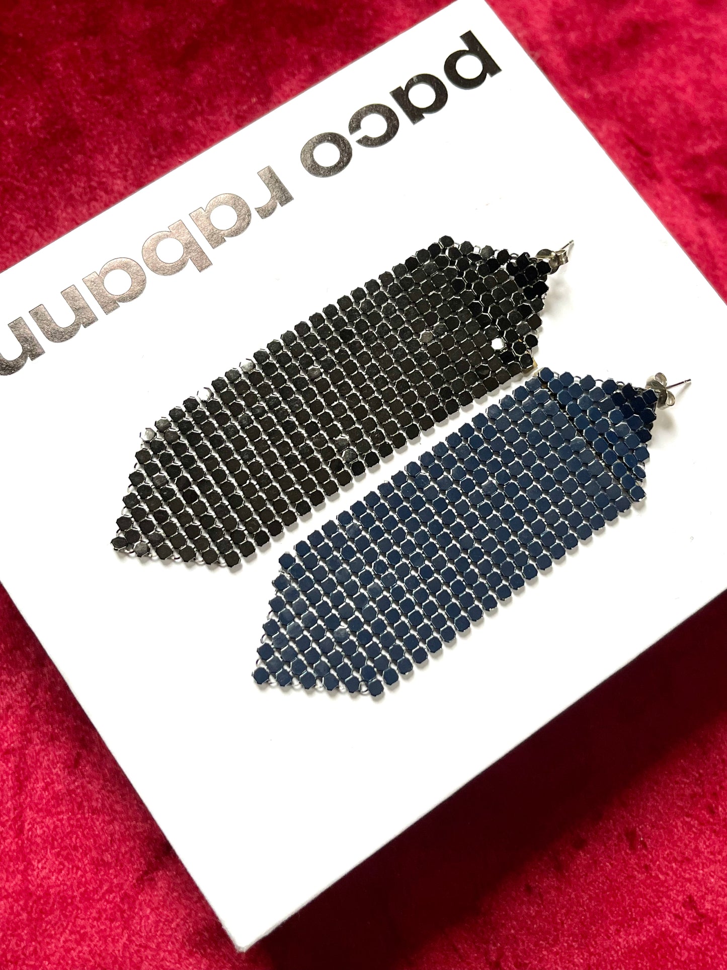 Pendientes pixel de metal negro y azul marino