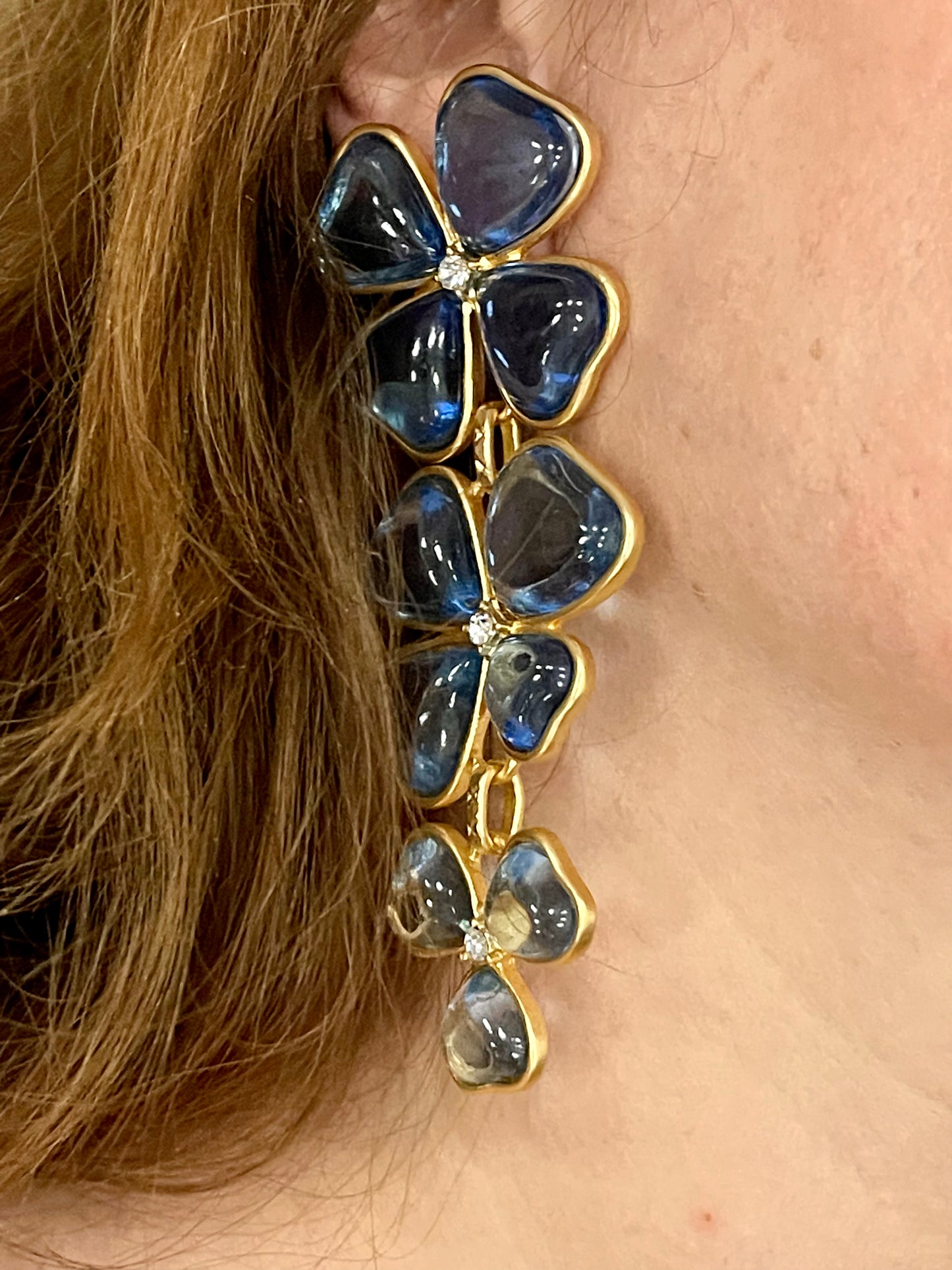 Boucles d'oreilles bleues en forme de cœur et de trèfle